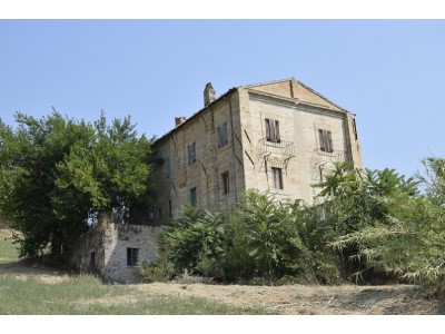 PRESTIGIOUS PALAZZO NOBILIARE IN THE COUNTRYSIDE FOR SALE IN FERMO SURROUNDING THE WONDERFUL 1800 IN PANORAMIC POSITION in the Marche region in Italy in Le Marche_1